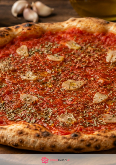 Pizza Marinara – klasyczna włoska pizza z pomidorami, czosnkiem i oregano